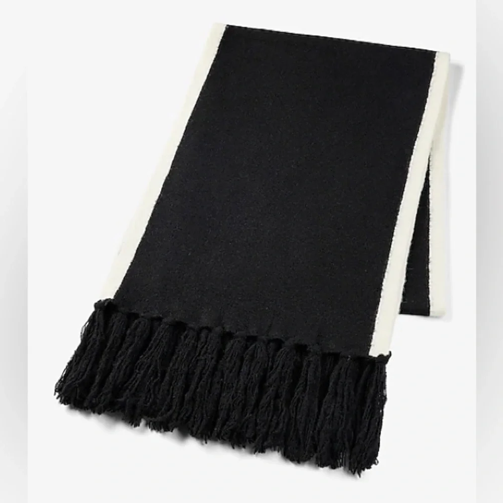 Express Tipped Pom Beanie & Scarf Set - Picture 2 of 5